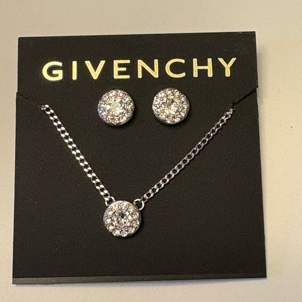 Givenchy Silver Necklace with Elegant Design